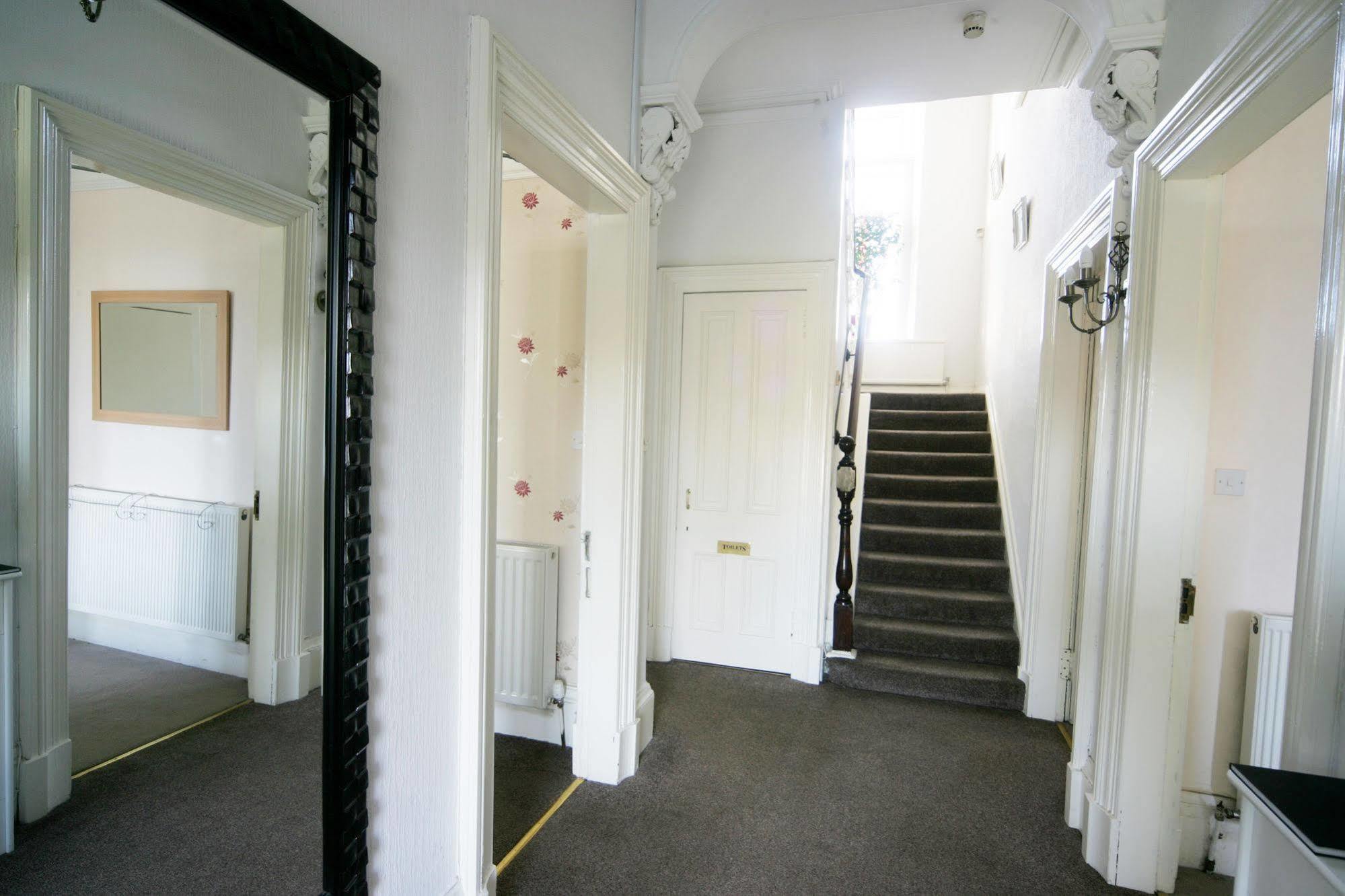 Dean Park Guest House Kilmarnock Exterior photo